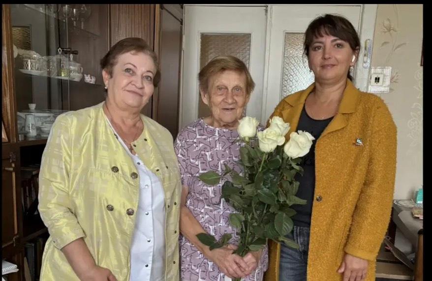 Поздравляем с 90-летием Николайчик Надежду Васильевну!