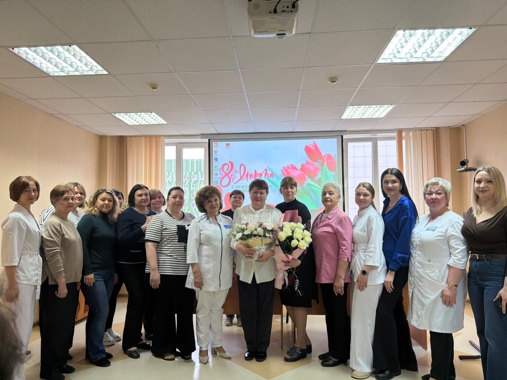 С теплотой и благодарностью проводили на заслуженную пенсию заместителя главного врача по экономическим вопросам